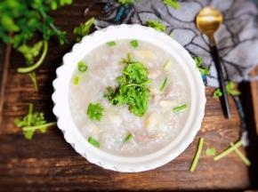 一道美味的莲藕瘦肉粥就做好了