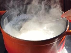 大火煮沸，期间经常搅拌，转小火煮1小时