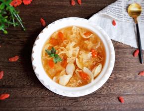 一道美味的枸杞冰糖银耳汤就做好了