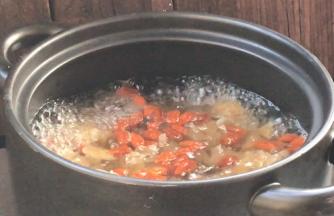 继续炖煮10分钟