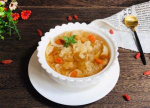 出锅装入容器中