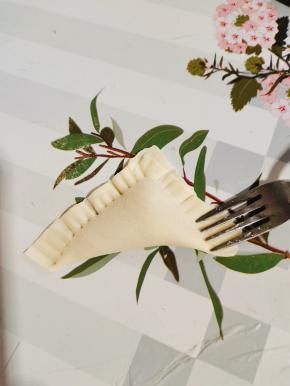 用叉子按压出纹路！