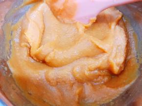 红薯蒸熟后加入适量清水打成泥