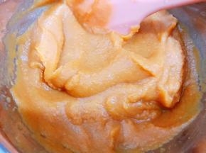 红薯蒸熟后加入适量清水打成泥