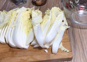 娃娃菜洗净后切成小朵