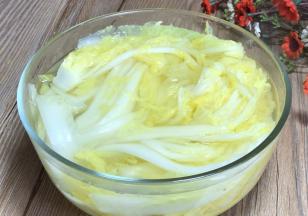 捞出沥水，放入凉开水中过凉