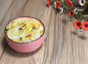 装入小碗中，压实