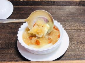 出锅装入容器中