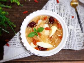 一道美味的山药银耳汤就做好了