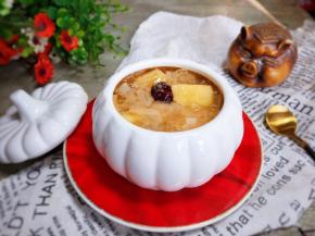 一道美味的苹果炖银耳就做好了