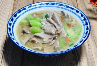 出锅装入容器中