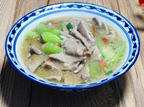 出锅装入容器中