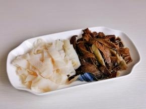 牛百叶，毛肚清洗干净切条。