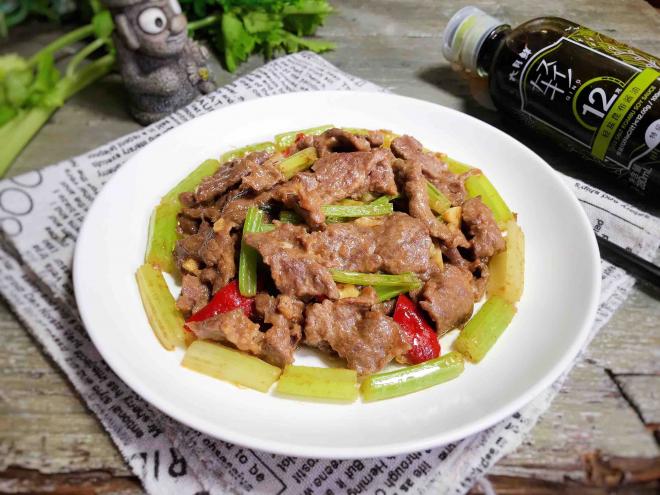 西芹炒牛肉