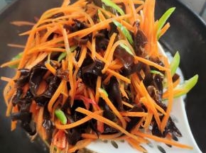 捞出沥干水分备用！