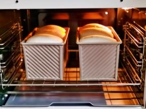 入预热好的烤箱的底层。