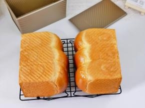 刷薄薄一层玉米油，会更好的锁住水分。