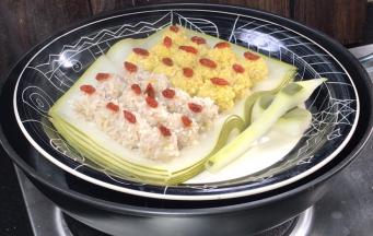 15分钟后，小心将蒸好的书本取出