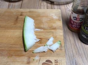 再切十片单片，在两头切成斜角，如图
