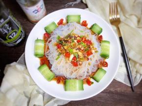 一道美味的粉丝拌黄瓜就做好了