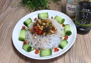 倒入调好的料汁