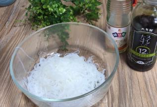 泡发好的粉丝，过凉后剪成段，备用