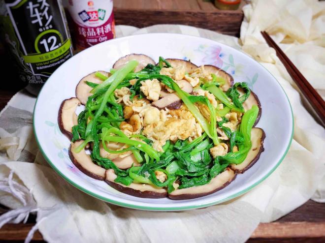 香菇青菜炒鸡蛋