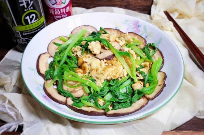 香菇青菜炒鸡蛋