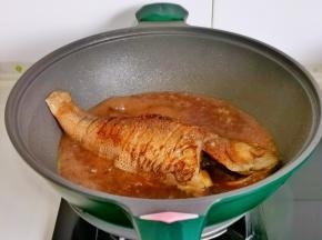 盖上盖子炖18分钟。