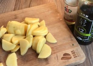 土豆去皮洗净后切成片