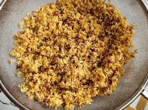 再用清水冲洗干净，捞出沥干水分！