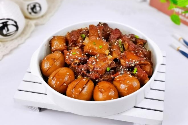 排骨卤鸡蛋
