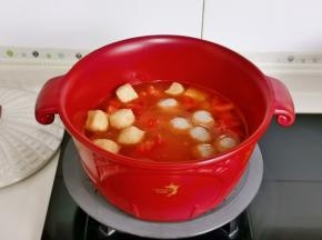 加入除了菜心外的食材。