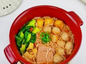 撒上葱丝即可开动。