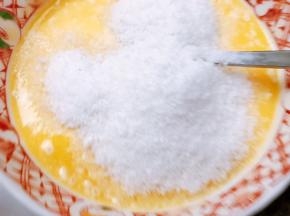 加入椰蓉拌匀