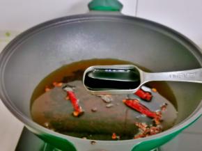 加入生抽。