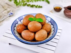 这样裂痕茶叶蛋就做好啦！
