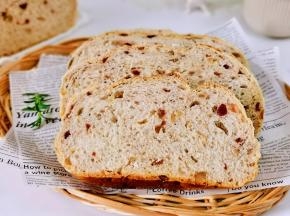 早餐搭配一杯牛奶，能量满满一整天。