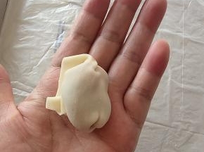 这样一个小馄饨就包好了！