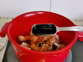 加入蚝油。