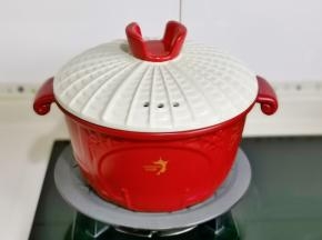 盖上盖子烧开，小火炖25分钟。