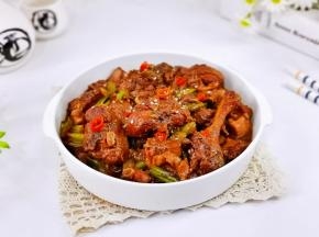 简单又好吃的鸭腿做法。