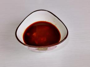 酱汁：料酒，酱油，蚝油，豆瓣酱搅拌均匀备用。
