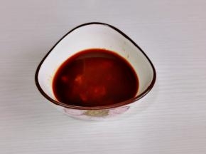 酱汁：料酒，酱油，蚝油，豆瓣酱搅拌均匀备用。