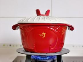盖上盖子小火10分钟，关火焖3分钟。