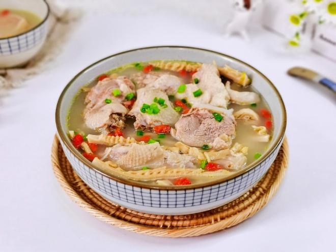 笋尖老鸭汤