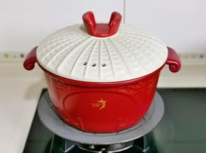 盖上盖子烧开转小火炖10分钟。