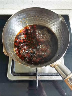 加入热水煮开，