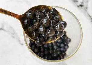 杯中加入珍珠，