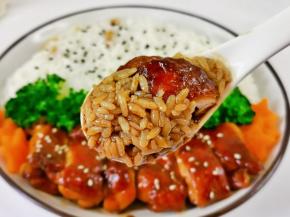 满满的酱汁拌饭是一绝！